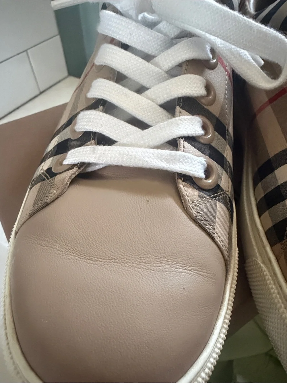 Burberry archive Beige Plaid Low-Top Sneakers with White Laces